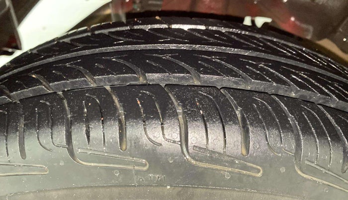 2014 Hyundai Eon ERA +, Petrol, Manual, 67,225 km, Right Rear Tyre Tread