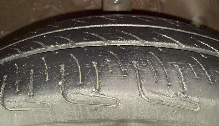 2014 Hyundai Eon ERA +, Petrol, Manual, 67,225 km, Right Front Tyre Tread