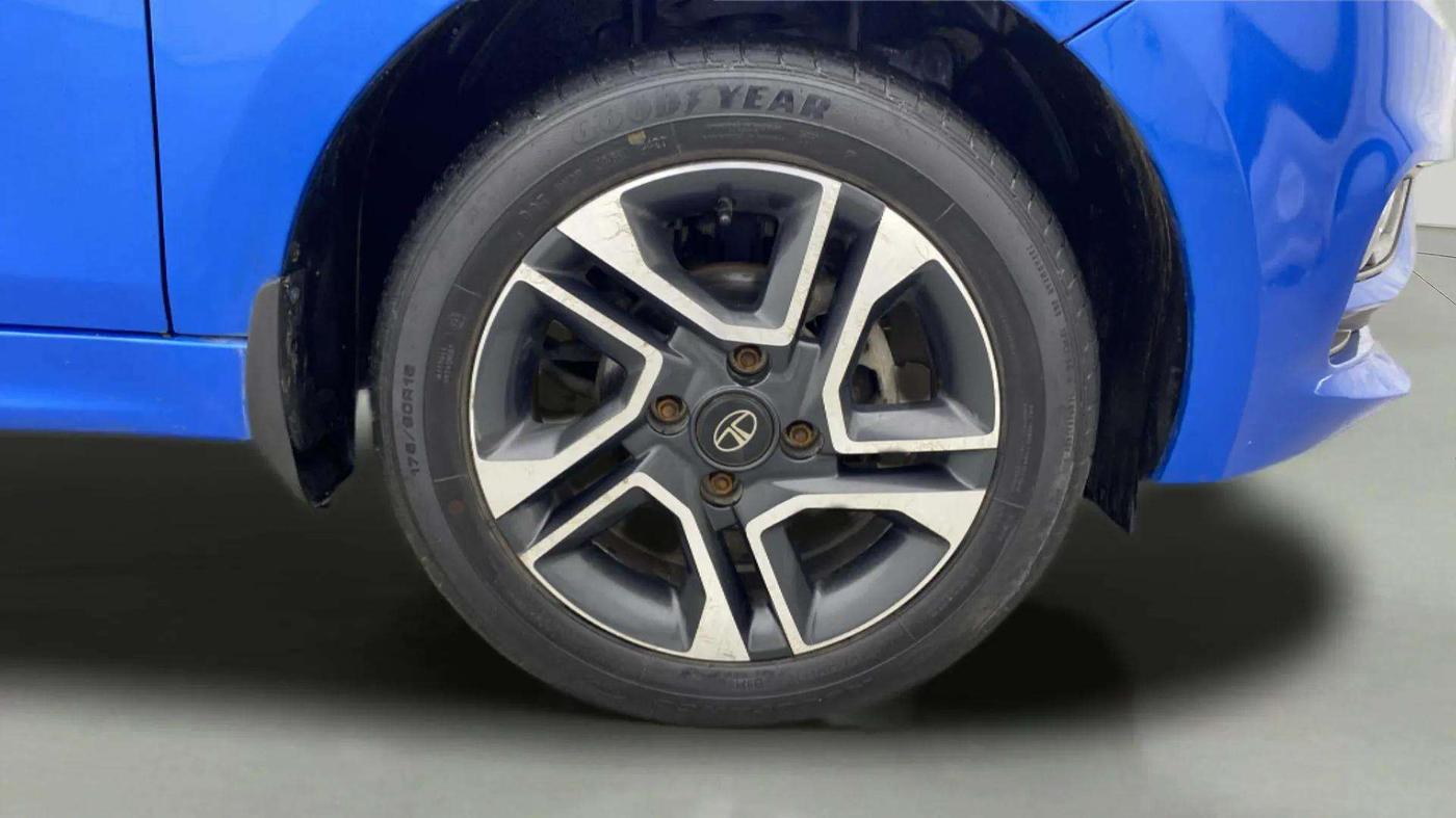 2020 Tata Tiago XZ PLUS PETROL, Petrol, Manual, 23,863 km, Right Front Wheel