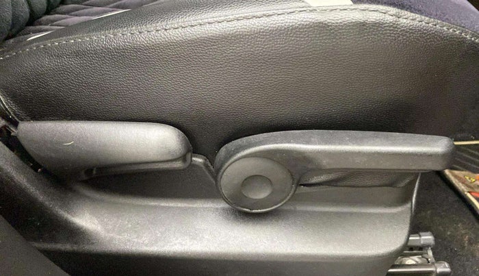 2020 Maruti Vitara Brezza ZXI, Petrol, Manual, 19,566 km, Driver Side Adjustment Panel
