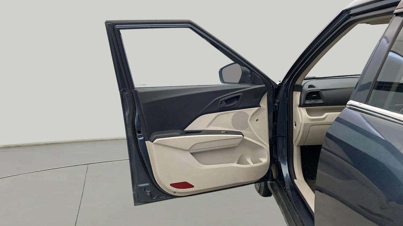2020 Mahindra XUV300 W4 1.5 DIESEL, Diesel, Manual, 45,508 km, LHS Front Door