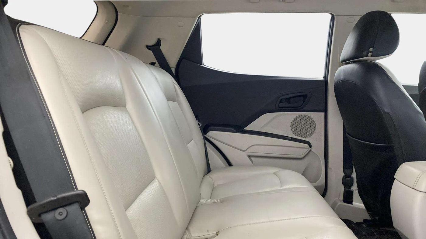 2020 Mahindra XUV300 W4 1.5 DIESEL, Diesel, Manual, 45,508 km, Right Side Rear Door Cabin