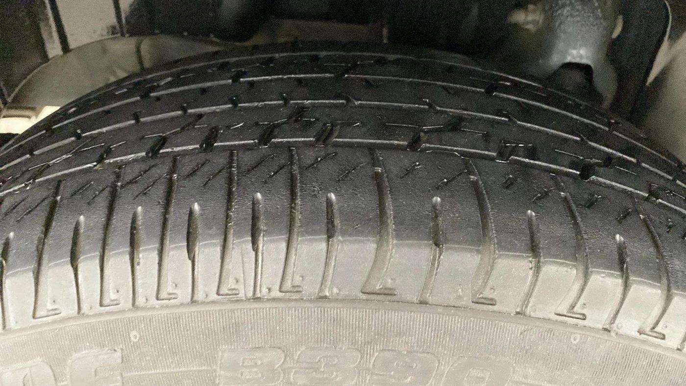 2020 Mahindra XUV300 W4 1.5 DIESEL, Diesel, Manual, 45,508 km, Right Rear Tyre Tread