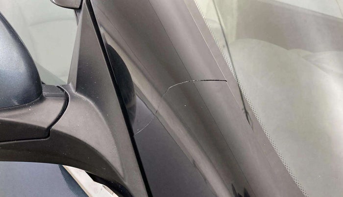 2020 Mahindra XUV300 W4 1.5 DIESEL, Diesel, Manual, 45,389 km, Right A pillar - Trim cover damaged