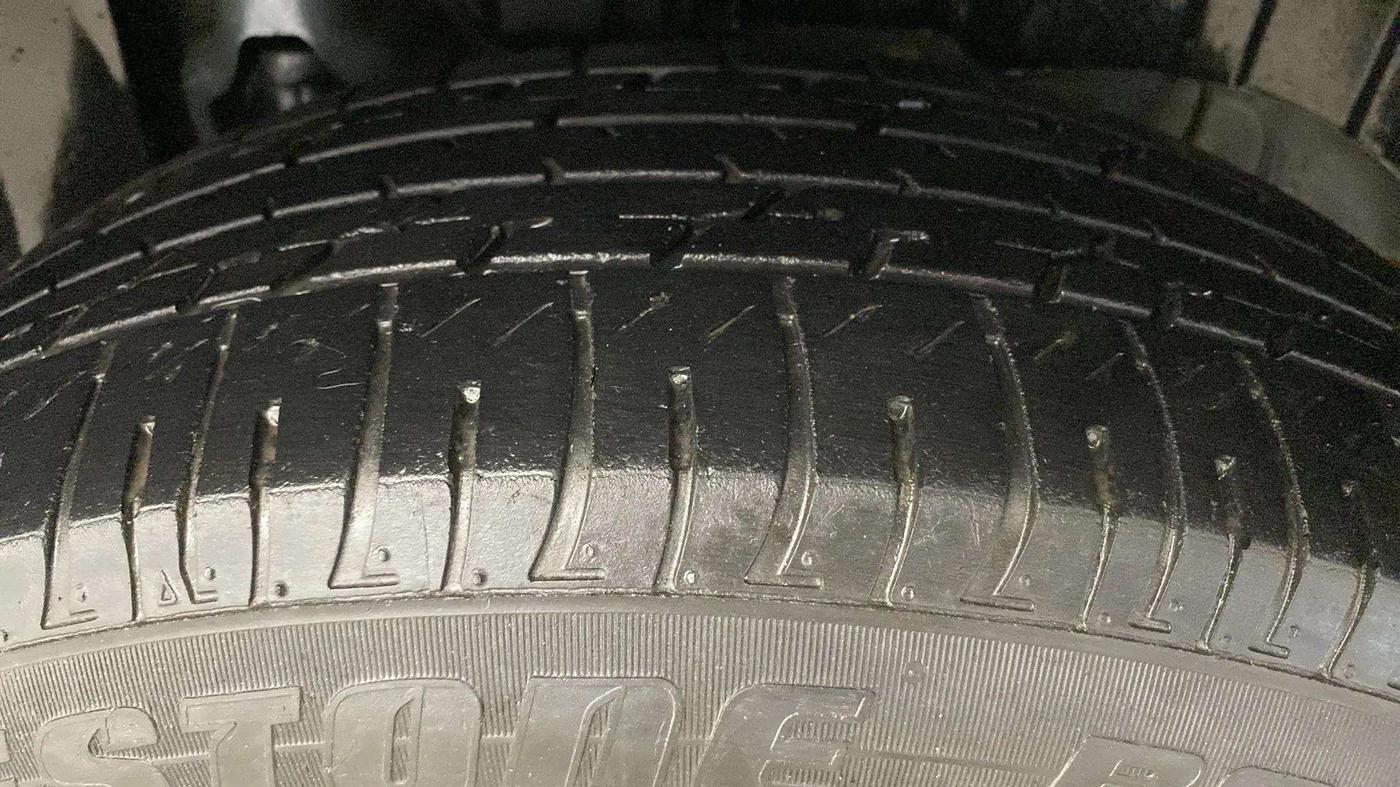 2020 Mahindra XUV300 W4 1.5 DIESEL, Diesel, Manual, 45,508 km, Left Rear Tyre Tread