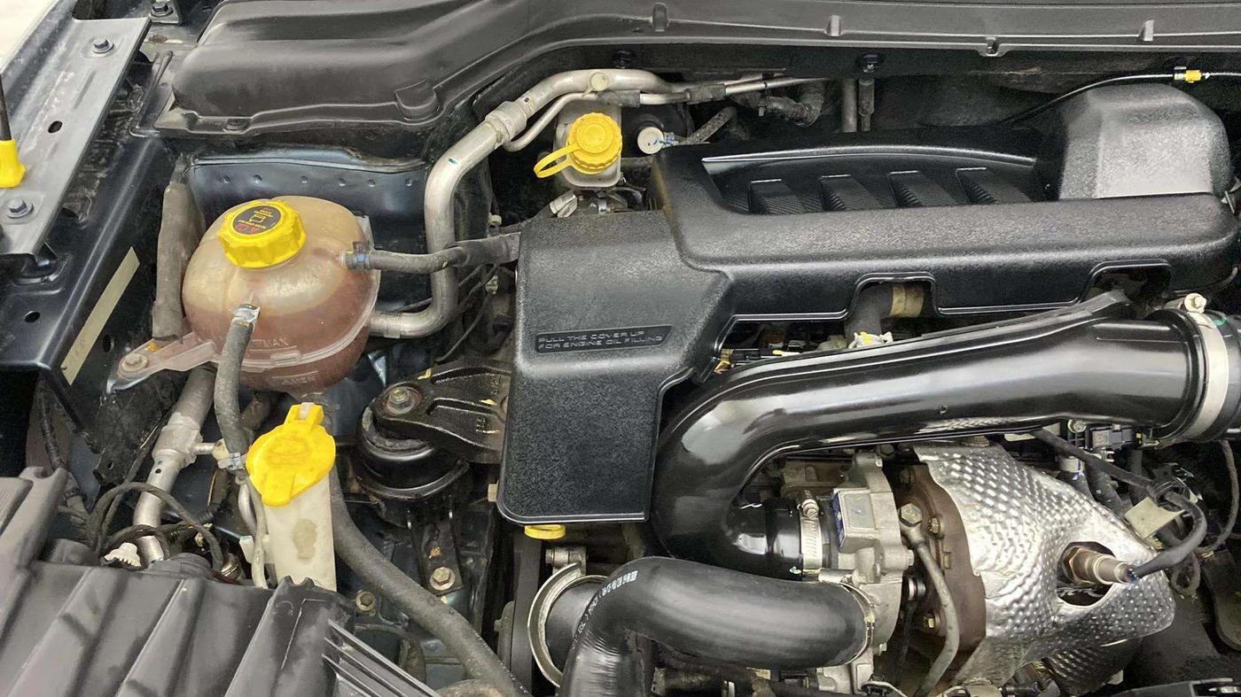 2020 Mahindra XUV300 W4 1.5 DIESEL, Diesel, Manual, 45,508 km, Engine View - Right
