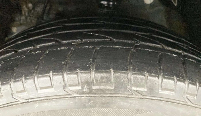 2020 Mahindra XUV300 W4 1.5 DIESEL, Diesel, Manual, 45,389 km, Left Front Tyre Tread