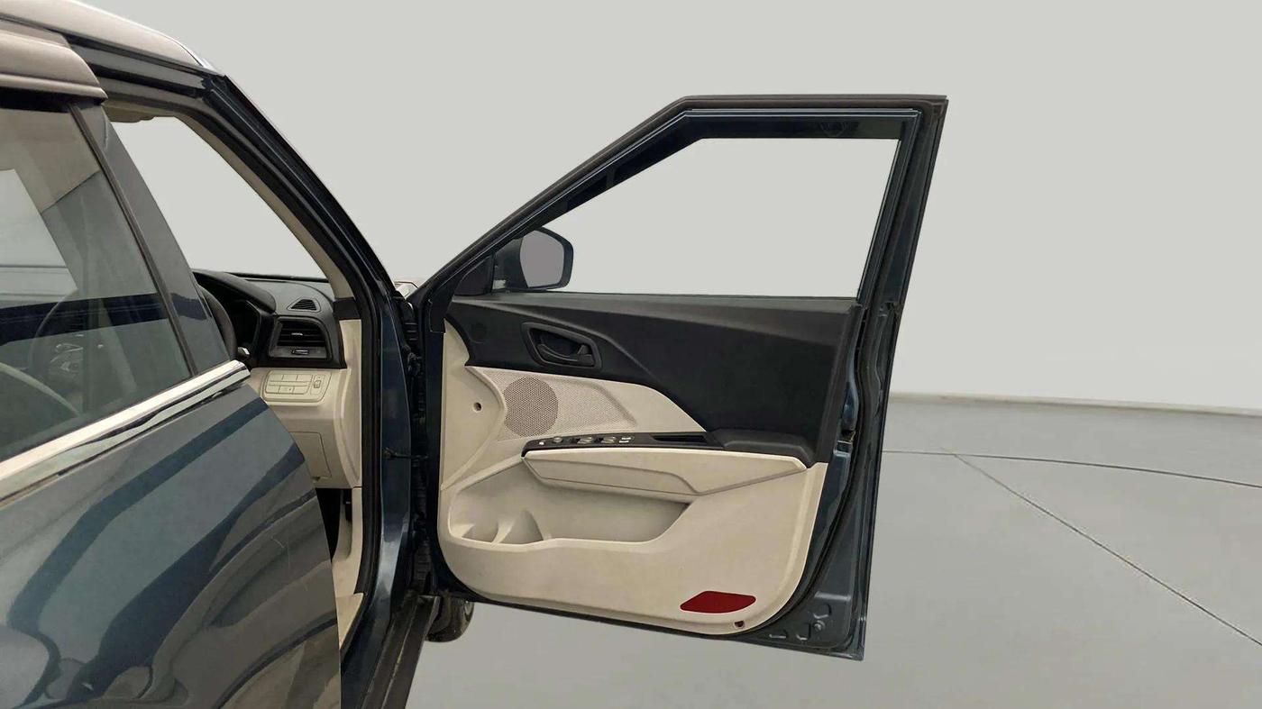 2020 Mahindra XUV300 W4 1.5 DIESEL, Diesel, Manual, 45,508 km, RHS Front Door