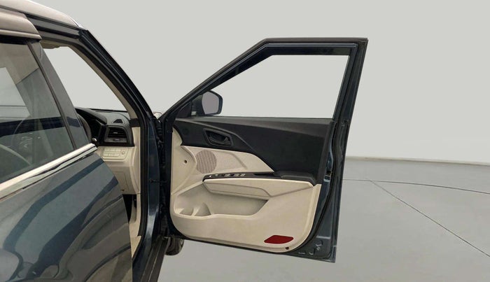2020 Mahindra XUV300 W4 1.5 DIESEL, Diesel, Manual, 45,389 km, RHS Front Door