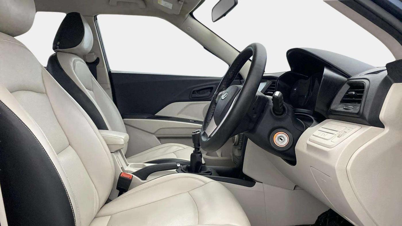 2020 Mahindra XUV300 W4 1.5 DIESEL, Diesel, Manual, 45,508 km, Right Side Front Door Cabin