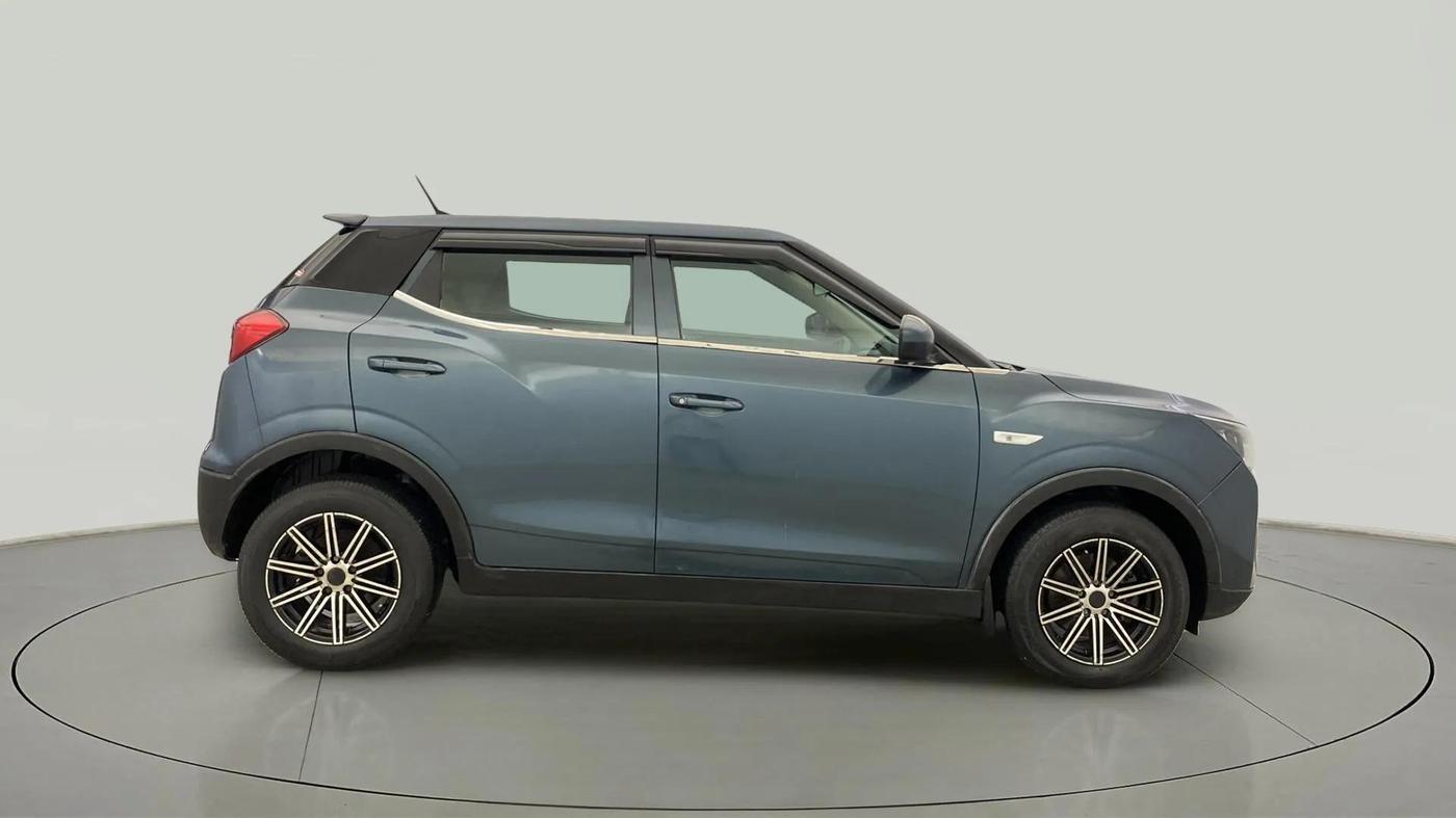 2020 Mahindra XUV300 W4 1.5 DIESEL, Diesel, Manual, 45,508 km, Right Side View
