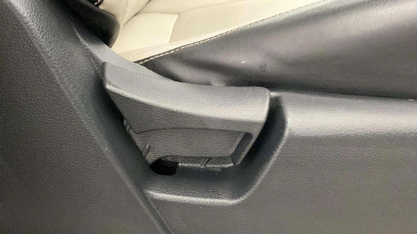 2020 Mahindra XUV300 W4 1.5 DIESEL, Diesel, Manual, 45,508 km, Driver Side Adjustment Panel