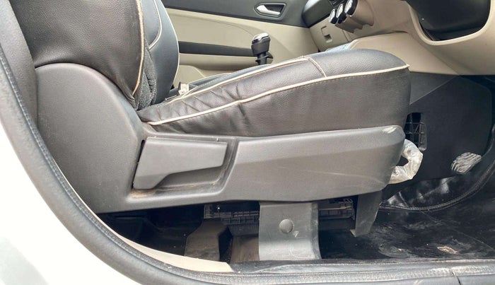2019 Renault TRIBER RXZ, Petrol, Manual, 40,046 km, Driver Side Adjustment Panel