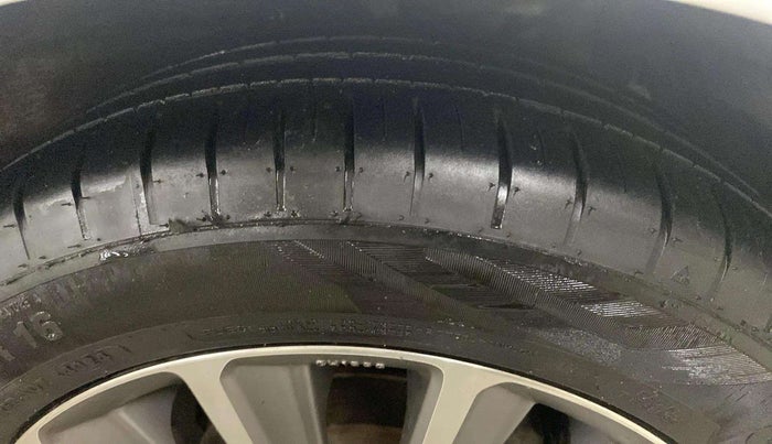 2020 Maruti Ciaz ALPHA 1.5 SHVS PETROL, Petrol, Manual, 55,166 km, Right Front Tyre Tread