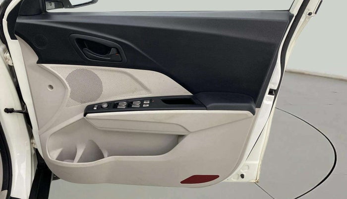 2021 Mahindra XUV300 W6 1.5 Diesel, Diesel, Manual, 95,221 km, Driver Side Door Panels Control