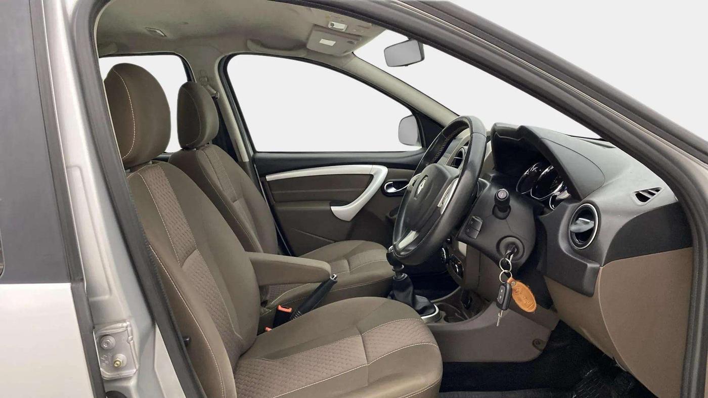 2017 Renault Duster 110 PS RXZ DIESEL, Diesel, Manual, 72,361 km, Right Side Front Door Cabin