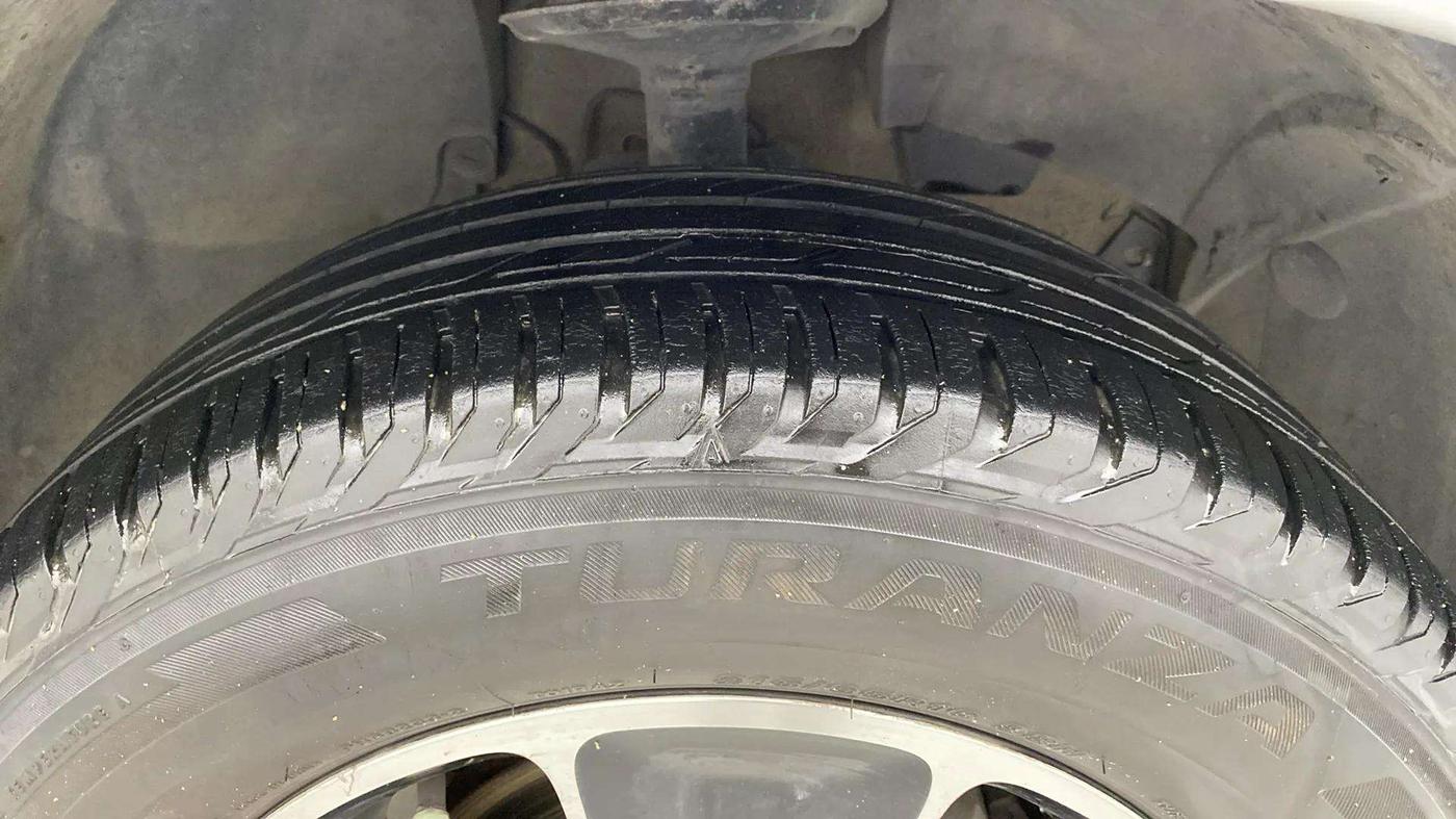 2017 Renault Duster 110 PS RXZ DIESEL, Diesel, Manual, 72,361 km, Right Front Tyre Tread