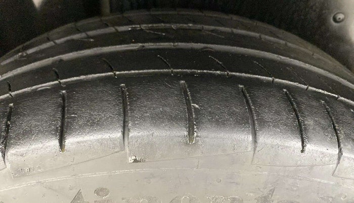 2020 MG HECTOR PLUS SHARP 1.5 PETROL TURBO DCT 6-STR, Petrol, Automatic, 44,954 km, Right Rear Tyre Tread