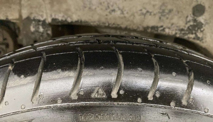 2017 Maruti Alto 800 LXI, CNG, Manual, 95,923 km, Right Rear Tyre Tread