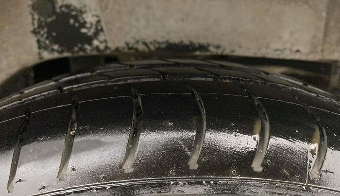 2017 Maruti Alto 800 LXI, CNG, Manual, 95,923 km, Left Rear Tyre Tread