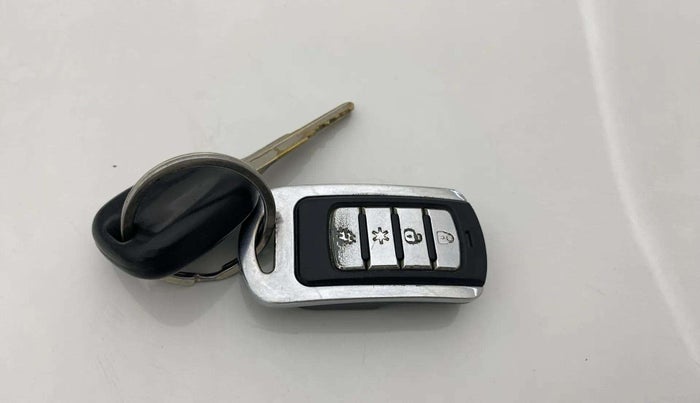 2017 Maruti Alto 800 LXI, CNG, Manual, 95,923 km, Key Close Up