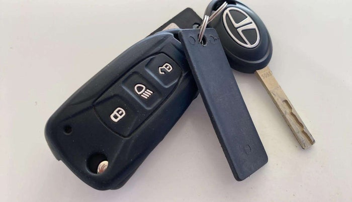 2024 Tata Tiago XTA PETROL, Petrol, Automatic, 5,180 km, Key Close Up