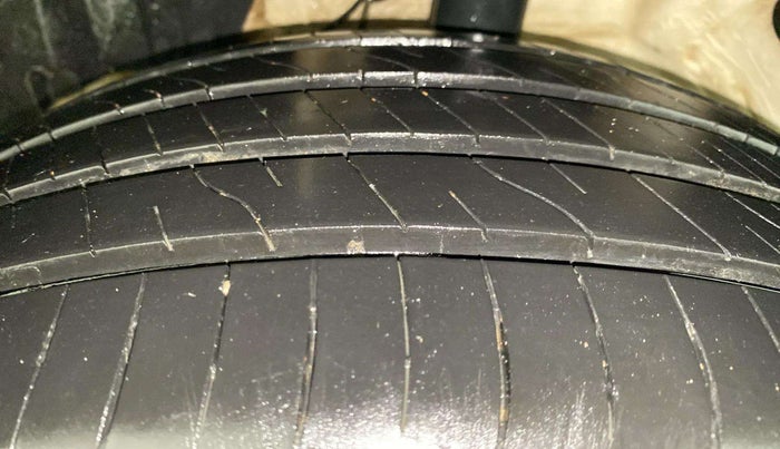 2019 MG HECTOR SHARP 1.5 DCT PETROL, Petrol, Automatic, 65,060 km, Left Front Tyre Tread