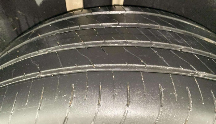 2019 MG HECTOR SHARP 1.5 DCT PETROL, Petrol, Automatic, 65,060 km, Right Rear Tyre Tread