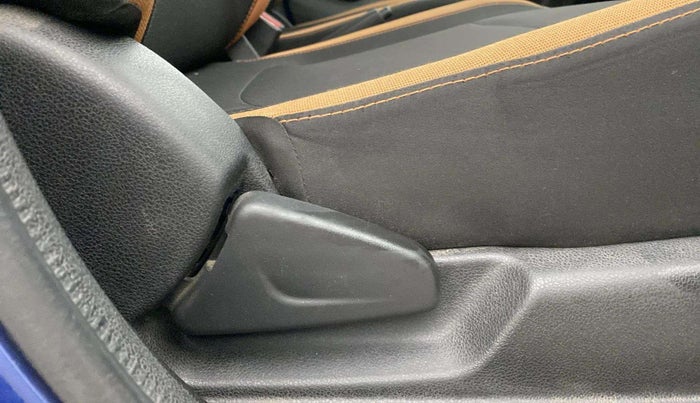 2019 Renault Kwid CLIMBER 1.0 AMT, Petrol, Automatic, 49,302 km, Driver Side Adjustment Panel