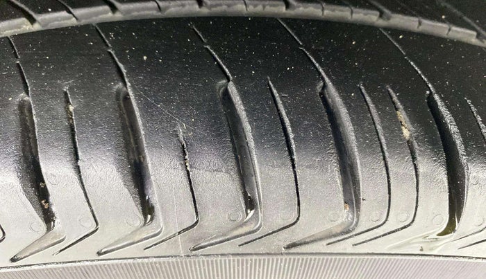 2020 Hyundai Verna S PLUS 1.5 CRDI, Diesel, Manual, 78,437 km, Right Front Tyre Tread