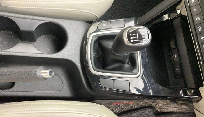 2020 KIA SELTOS HTX 1.5 PETROL, Petrol, Manual, 28,680 km, Gear Lever