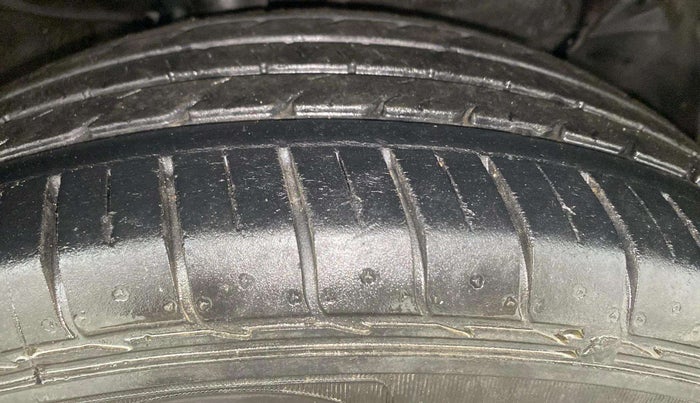 2020 KIA SELTOS HTX 1.5 PETROL, Petrol, Manual, 28,680 km, Right Front Tyre Tread