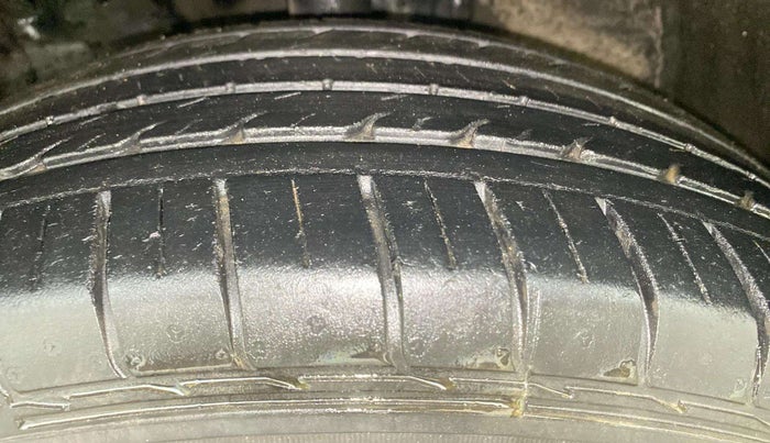 2020 KIA SELTOS HTX 1.5 PETROL, Petrol, Manual, 28,680 km, Left Front Tyre Tread