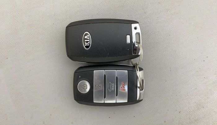 2020 KIA SELTOS HTX 1.5 PETROL, Petrol, Manual, 28,680 km, Key Close Up