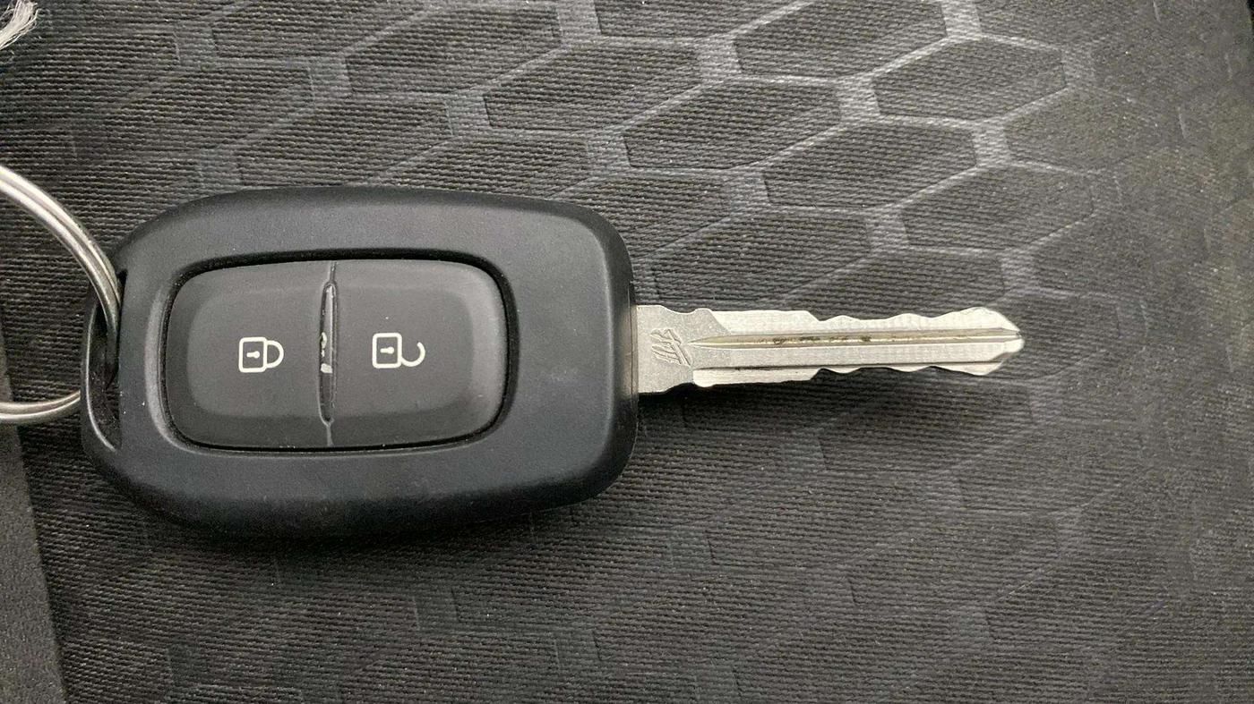 2023 Nissan MAGNITE XL, Petrol, Manual, 16,972 km, Key Close Up