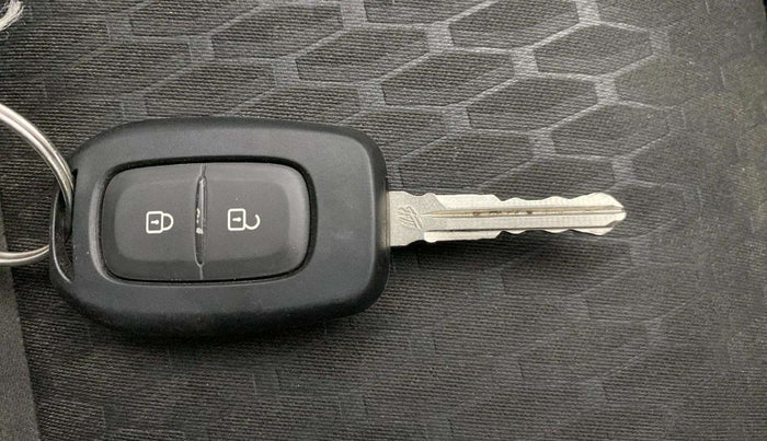 2023 Nissan MAGNITE XL, Petrol, Manual, 16,972 km, Key Close Up
