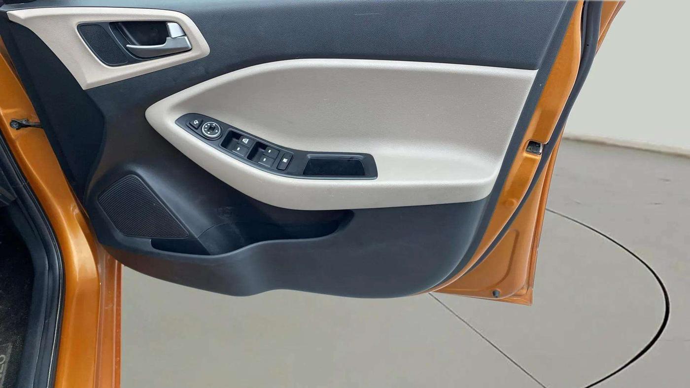 2018 Hyundai Elite i20 ASTA 1.2  CVT, Petrol, Automatic, 36,656 km, Driver Side Door Panels Control