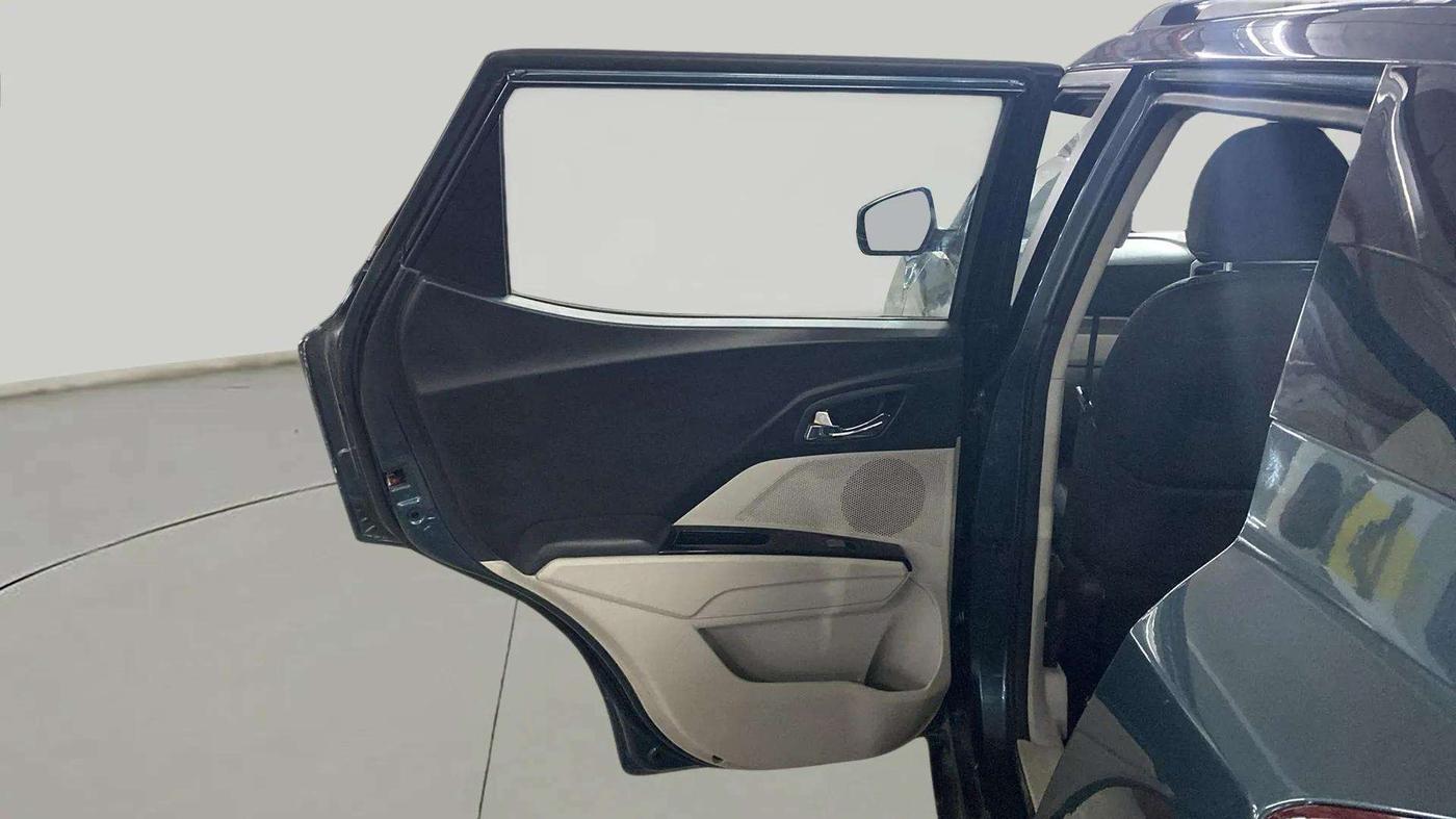 2020 Mahindra XUV300 W8 1.5 DIESEL, Diesel, Manual, 61,541 km, LHS Rear Door