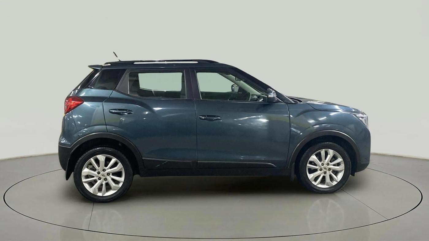 2020 Mahindra XUV300 W8 1.5 DIESEL, Diesel, Manual, 61,541 km, Right Side View