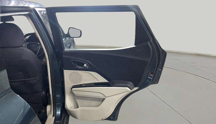 2020 Mahindra XUV300 W8 1.5 DIESEL, Diesel, Manual, 61,541 km, RHS Rear Door