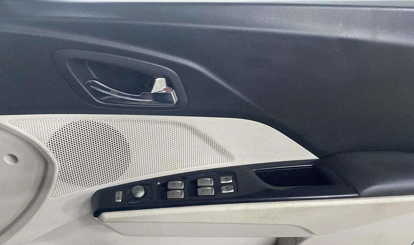 2020 Mahindra XUV300 W8 1.5 DIESEL, Diesel, Manual, 61,541 km, Driver Side Door Panels Control