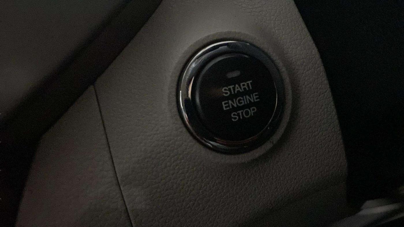 2020 Mahindra XUV300 W8 1.5 DIESEL, Diesel, Manual, 61,541 km, Keyless Start/ Stop Button