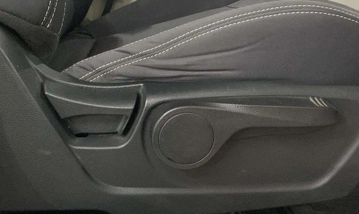 2020 Mahindra XUV300 W8 1.5 DIESEL, Diesel, Manual, 61,541 km, Driver Side Adjustment Panel