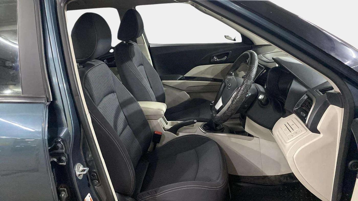 2020 Mahindra XUV300 W8 1.5 DIESEL, Diesel, Manual, 61,541 km, Right Side Front Door Cabin