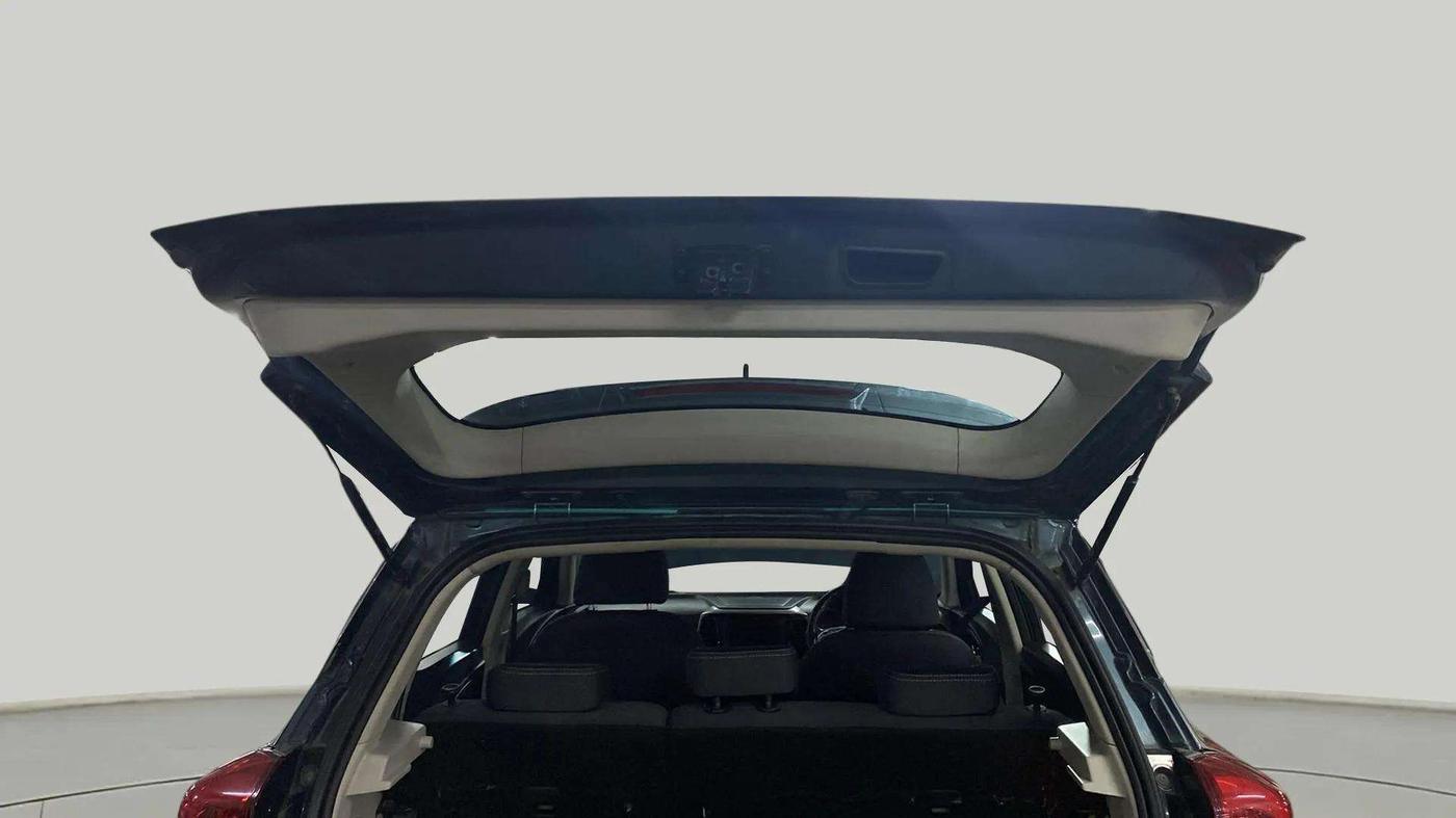 2020 Mahindra XUV300 W8 1.5 DIESEL, Diesel, Manual, 61,541 km, Boot Door Open
