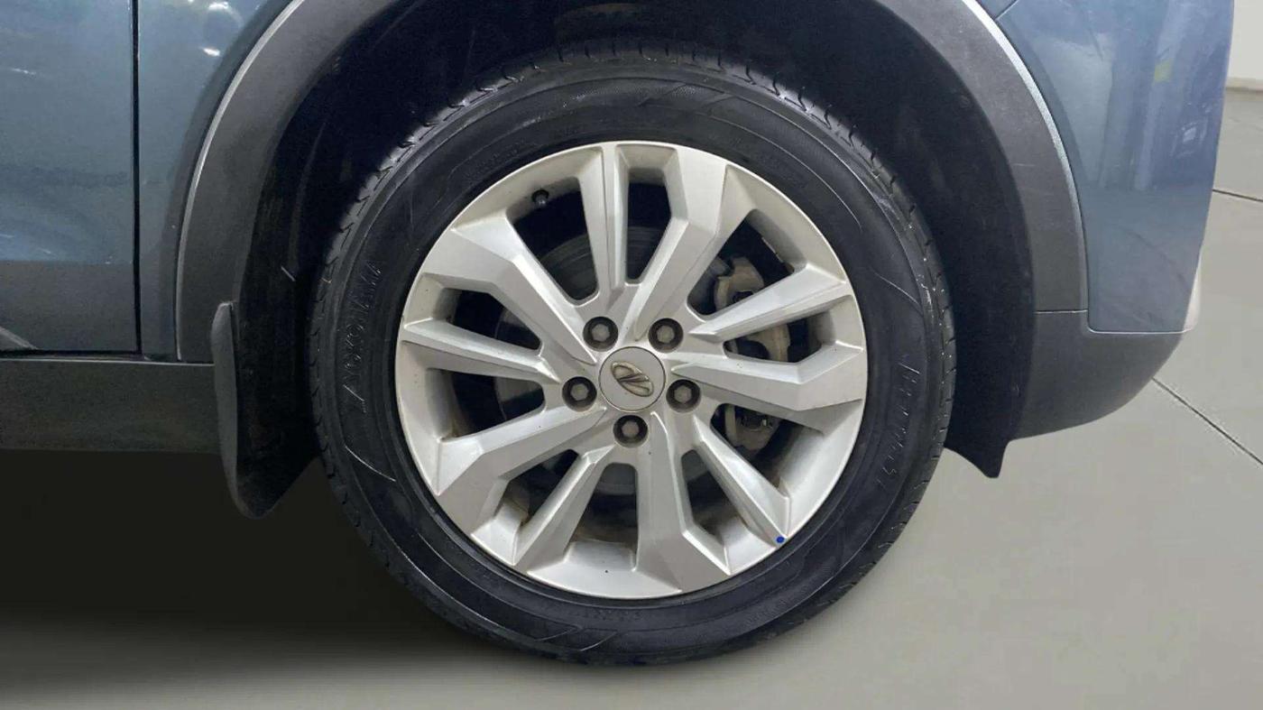 2020 Mahindra XUV300 W8 1.5 DIESEL, Diesel, Manual, 61,541 km, Right Front Wheel