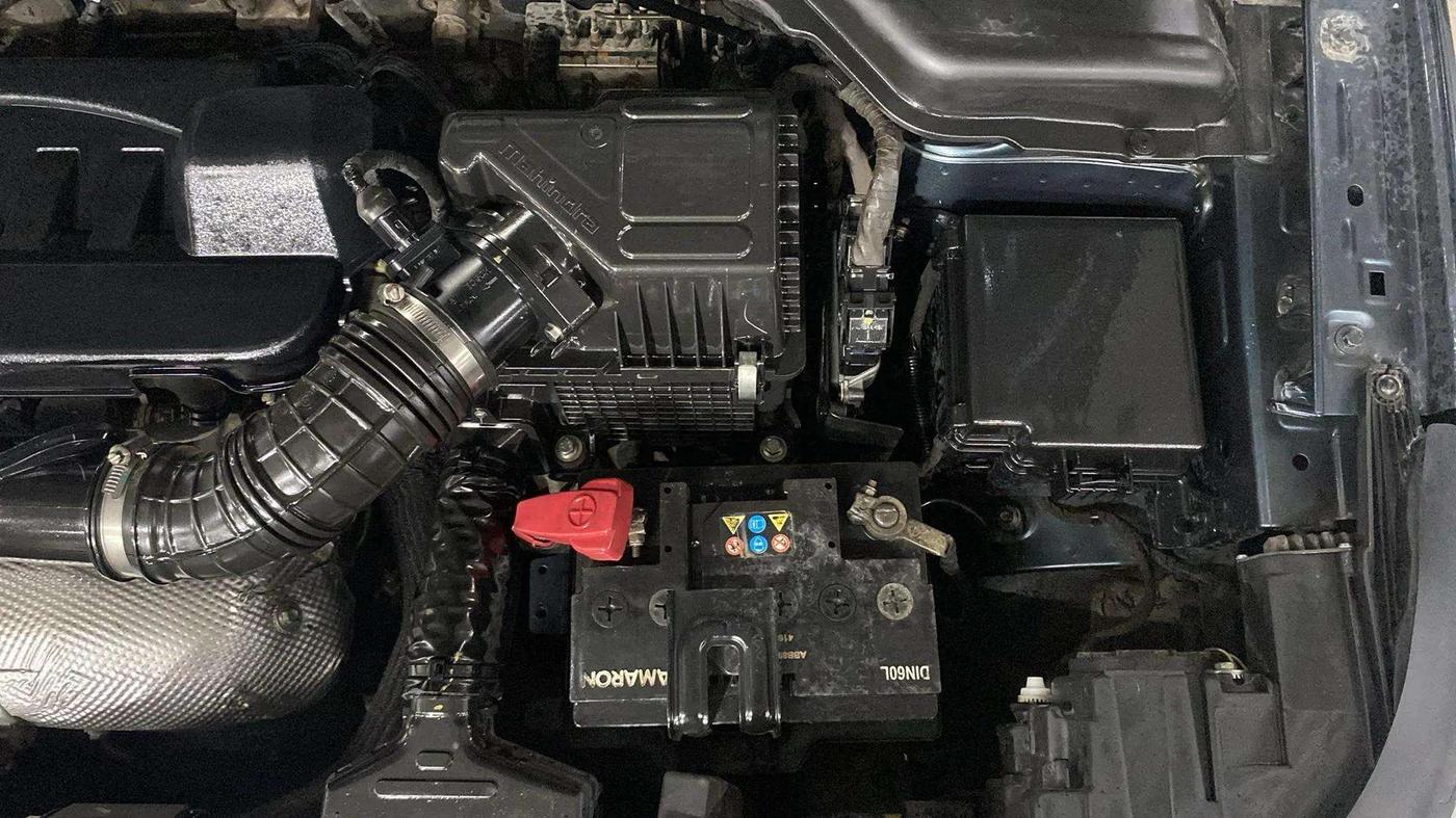 2020 Mahindra XUV300 W8 1.5 DIESEL, Diesel, Manual, 61,541 km, Engine View - Left