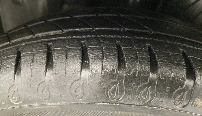 2021 Datsun Redi Go A, Petrol, Manual, 28,301 km, Left Front Tyre Tread
