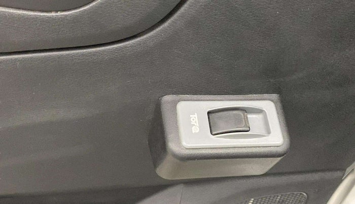 2021 Datsun Redi Go A, Petrol, Manual, 28,301 km, Left front window switch / handle - Power window makes minor noise
