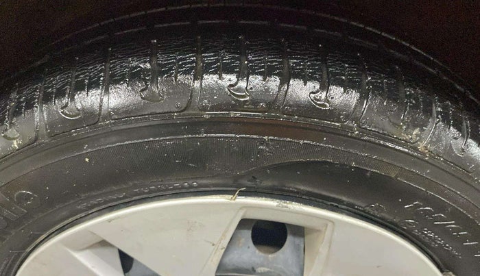 2016 Hyundai Xcent S 1.2, Petrol, Manual, 14,846 km, Left Front Tyre Tread